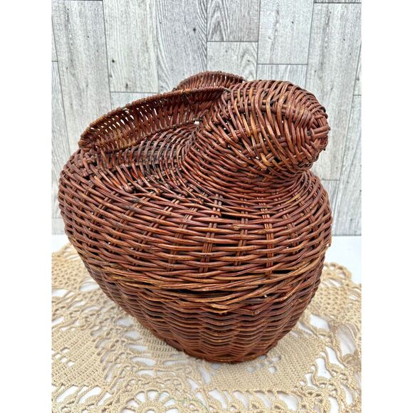 Large Vintage RABBIT Bunny Brown Wicker Basket Lidded Storage - Picture 1 of 10